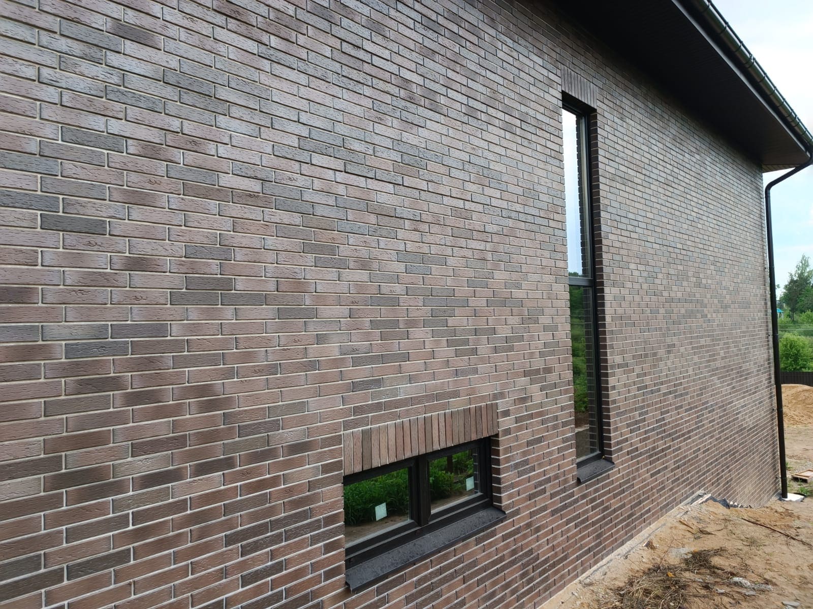 Тёмно-терракотовый флэш «Брюгге» — клинкерный кирпич ЛСР с переходами оттенков