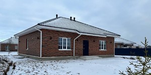 Фото кладки фасада дома из кирпича красный флэш 1NF бренда ЛСР (5)