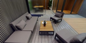 Реечная панель ДПК Turtle Shell, Middle Lines, Canadian Maple Co-Extrusion рейки в интерьере беседки