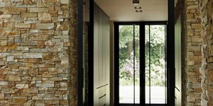 Натуральный камень в интерьере фото 3D панели RKS SLATE Кварцит Multi Quartz Country современные решения для стен (14)