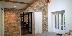 Натуральный камень в интерьере фото 3D панели RKS SLATE Кварцит Multi Quartz Country современные решения для стен (4)