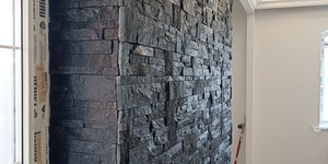 Натуральный камень на стену в интерьере купить 3D панели RKS SLATE Сланец Black Quartz Modern (5)