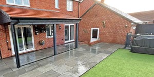 Настил из каменной плитки во дворе фото - Плитка из песчаника RKS SLATE Belgian Grey купить с доставкой (2)