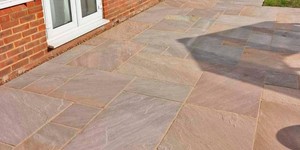 Плитка из песчаника дорожки во дворе фото RKS SLATE Belgian Multi купить с доставкой (2)