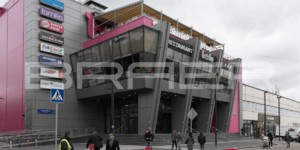 Комбинация серых оттенков тротуарной плитки фото - Классико туман, серый и грифельный - ТЦ Нора, Москва (1)