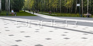 Тротуарная плитка БРАЕР Лувр (гранит на сером, мрамор) - фото мощения больших территорий, дорожек в парке (3)